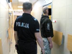 Mężczyzna zatrzymany przez policjanta