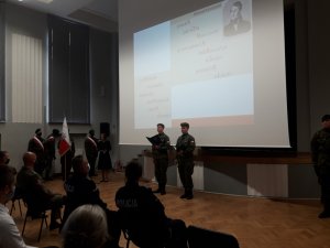 Inauguracja roku szkolnego w ZSZ im. M. Konarskiego - uczniowie klasy policyjnej rozpoczęli naukę