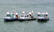 Na zdjęciu widoczne łodzie policyjne.