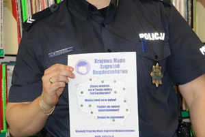 Na zdjęciu widoczny umundurowany policjant.