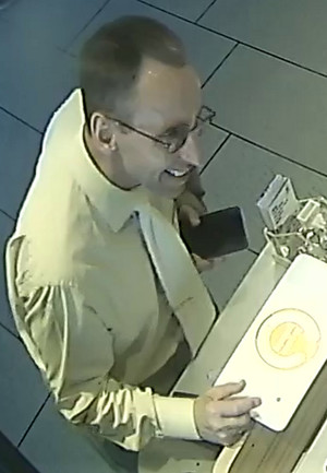 Na zdjęciu widoczny poszukiwany mężczyzna.