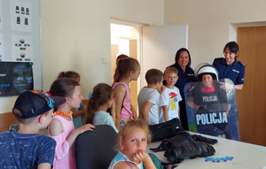 Policjantki i dzieci.
