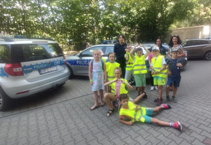 Policjantki i dzieci.