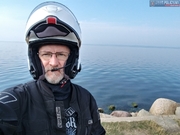 Mężczyzna z kaskiem.