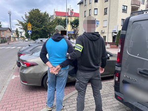 Policjant i zatrzymany.