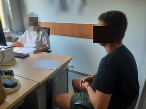 Policjantka i zatrzymany.