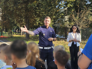 Policjant i dzieci.
