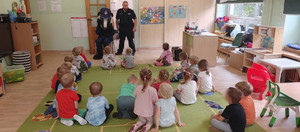 Policjant i dzieci.