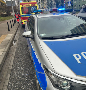 Radiowóz i karetka.