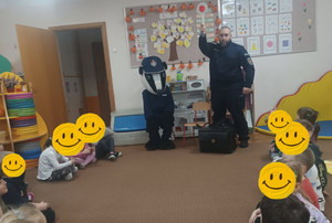 Policjant i dzieci.