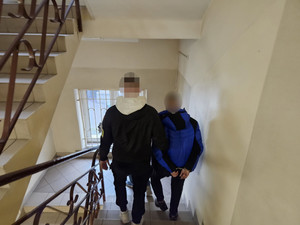 Policjant i zatrzymany.