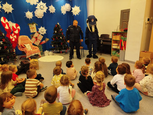 Policjant, Borsuk i dzieci.