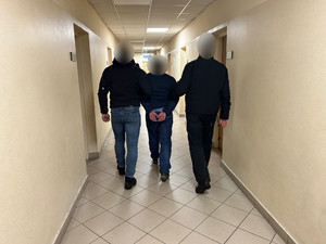 Policjant i zatrzymany.