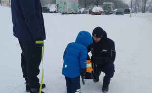 Policjant i dziecko.