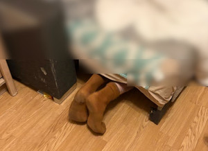 Stopy poszukiwanego.