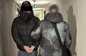 Policjant i zatrzymany.