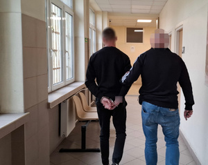 Policjant i zatrzymany.