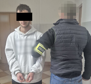 Policjant i zatrzymany.