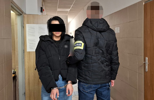 Zatrzymany i policjant.