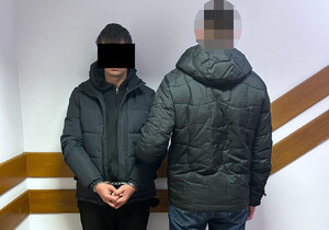 Zatrzymany i policjant.