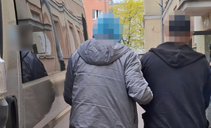 Policjant i zatrzymany.