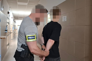 Policjant i zatrzymany.