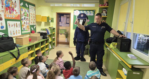 Policjant i dzieci.