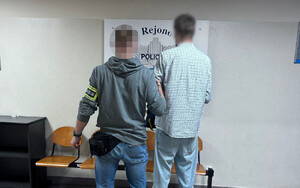 Policjant i zatrzymany.