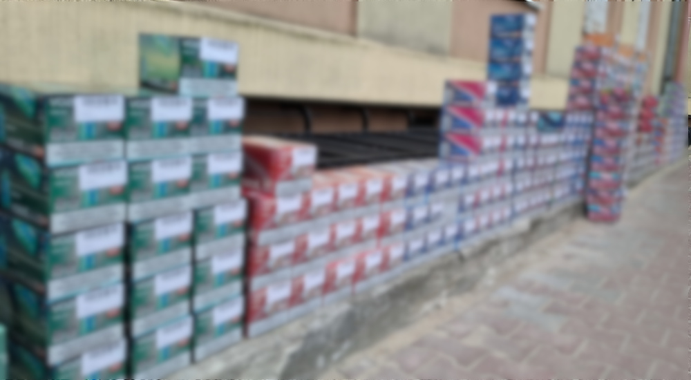 Poszukiwany 13 podstawami, z 3600 sztukami papierosów elektronicznych w rękach kryminalnych z warszawskiej Woli